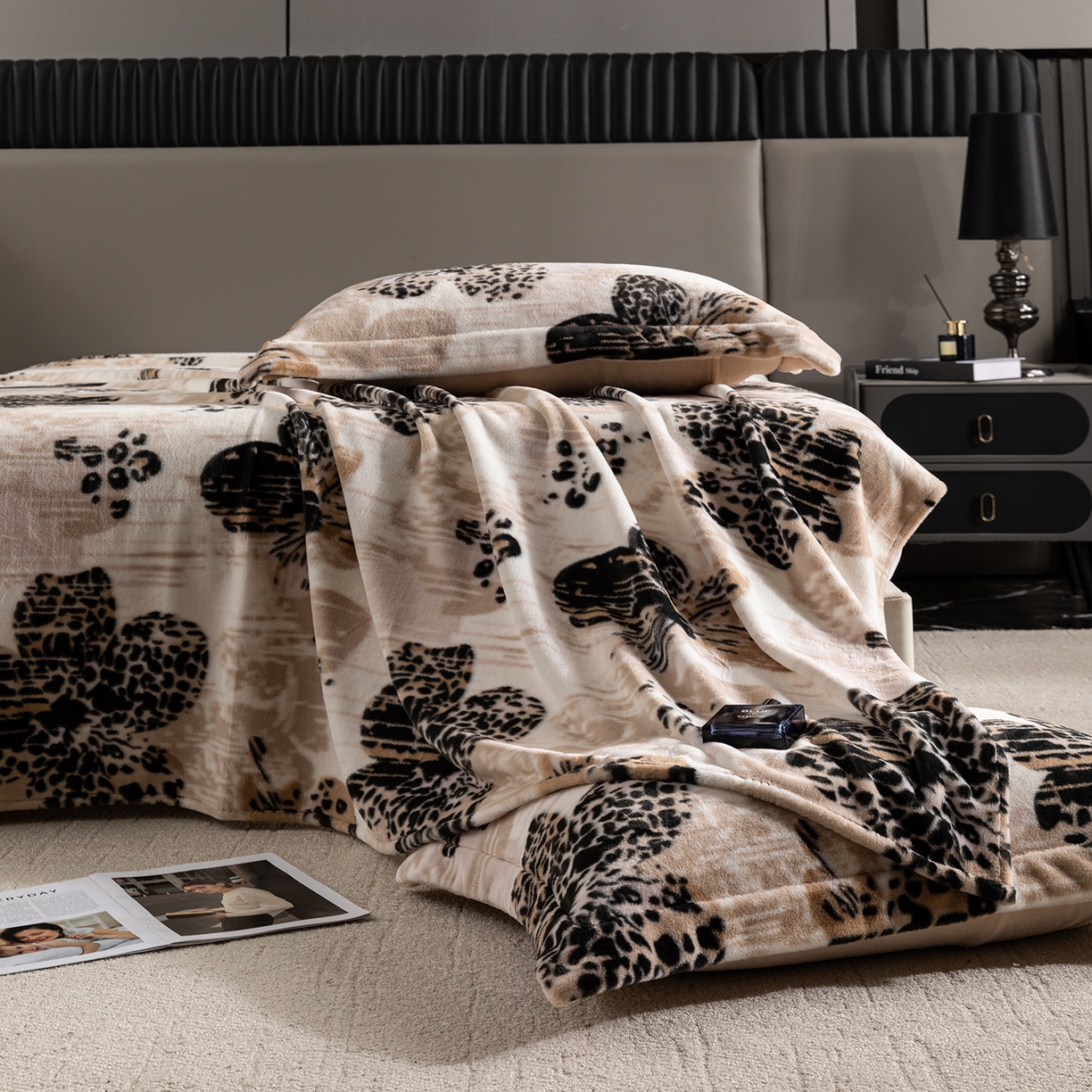 91家纺网 家纺一手货源 找家纺 锦罗绣 2025新款全消光兔绒300克牛奶绒床单 满园金色