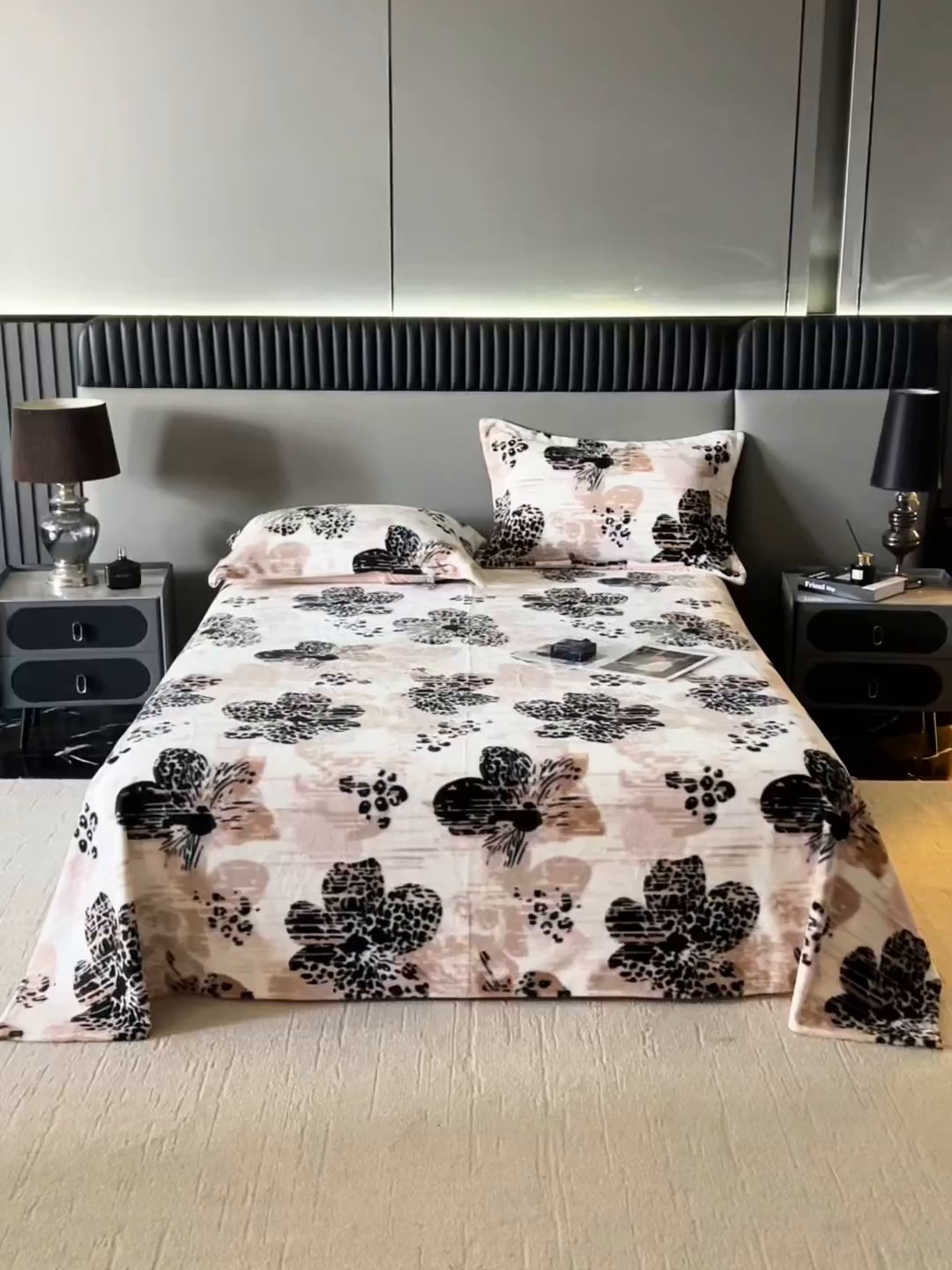 91家纺网 家纺一手货源 找家纺 锦罗绣 2025新款全消光兔绒300克牛奶绒床单 满园金色