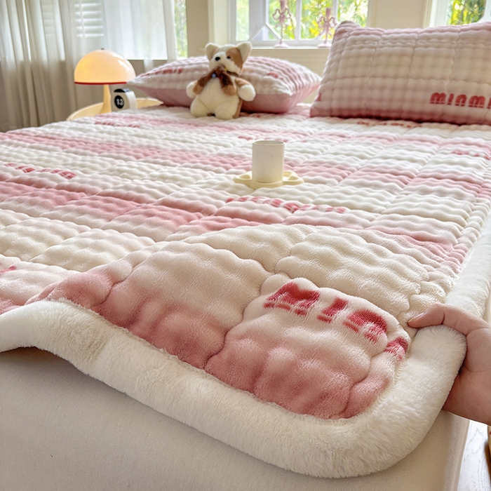 91家纺网 家纺一手货源 找家纺 （总）2025新款印花泡泡兔毛绒床垫学生宿舍床褥软垫