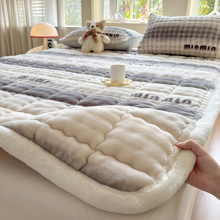 91家纺网 家纺一手货源 找家纺 （总）2025新款印花泡泡兔毛绒床垫学生宿舍床褥软垫