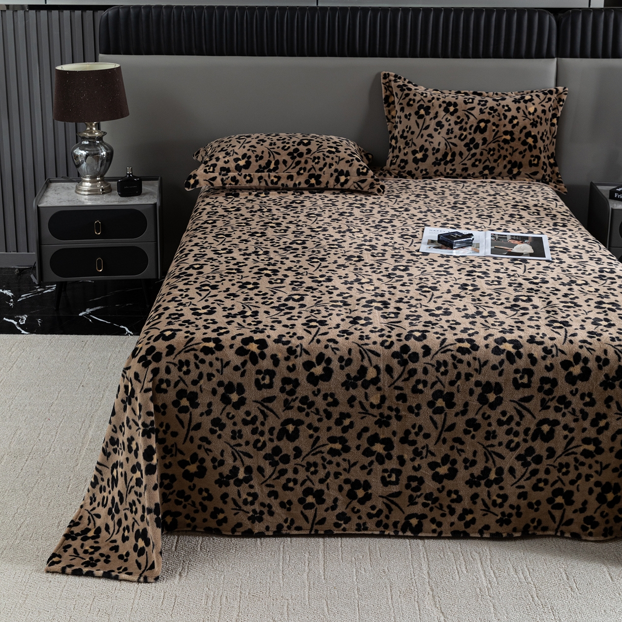 91家纺网 家纺一手货源 找家纺 锦罗绣 2025新款全消光兔绒300克牛奶绒床单 享乐一生