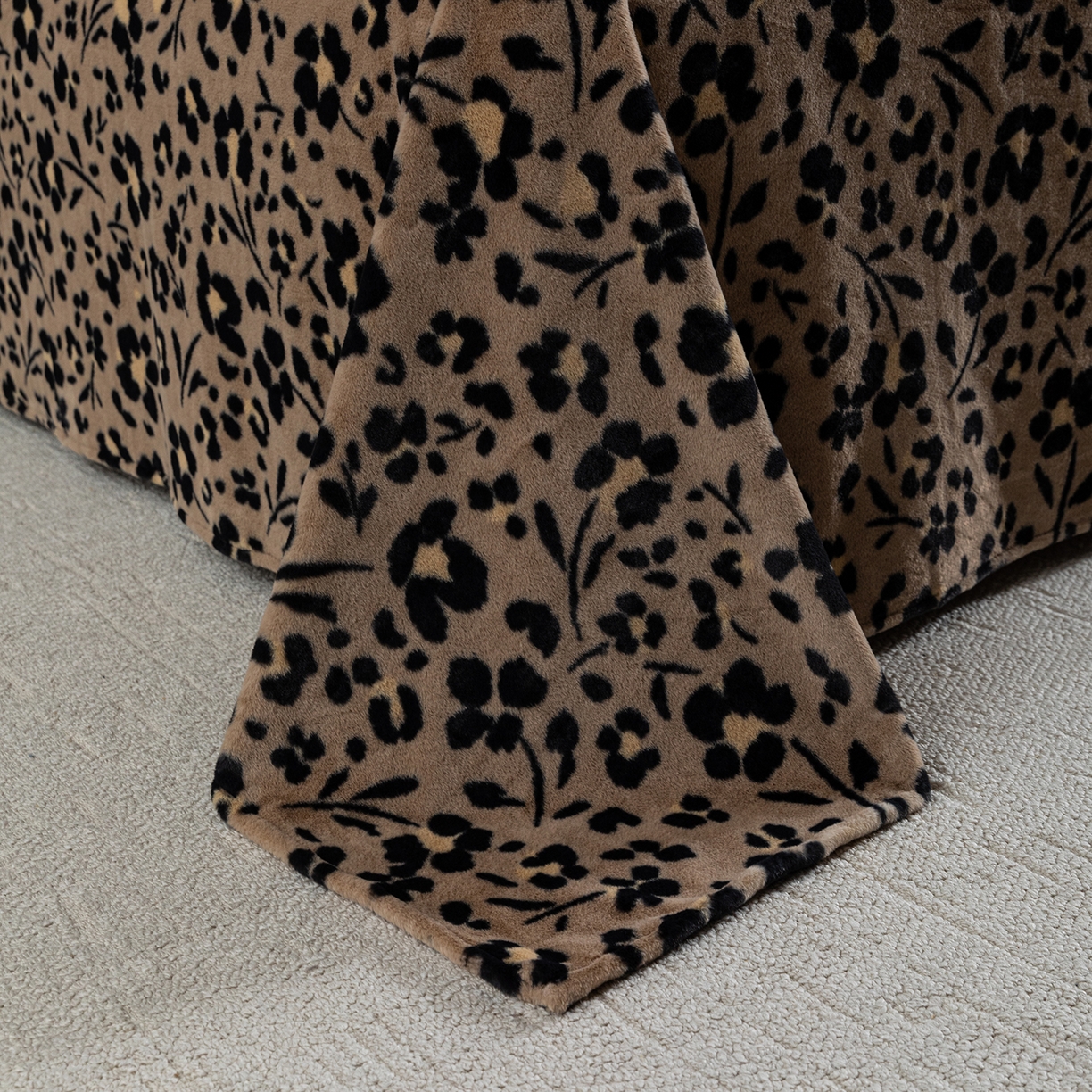 91家纺网 家纺一手货源 找家纺 锦罗绣 2025新款全消光兔绒300克牛奶绒床单 享乐一生