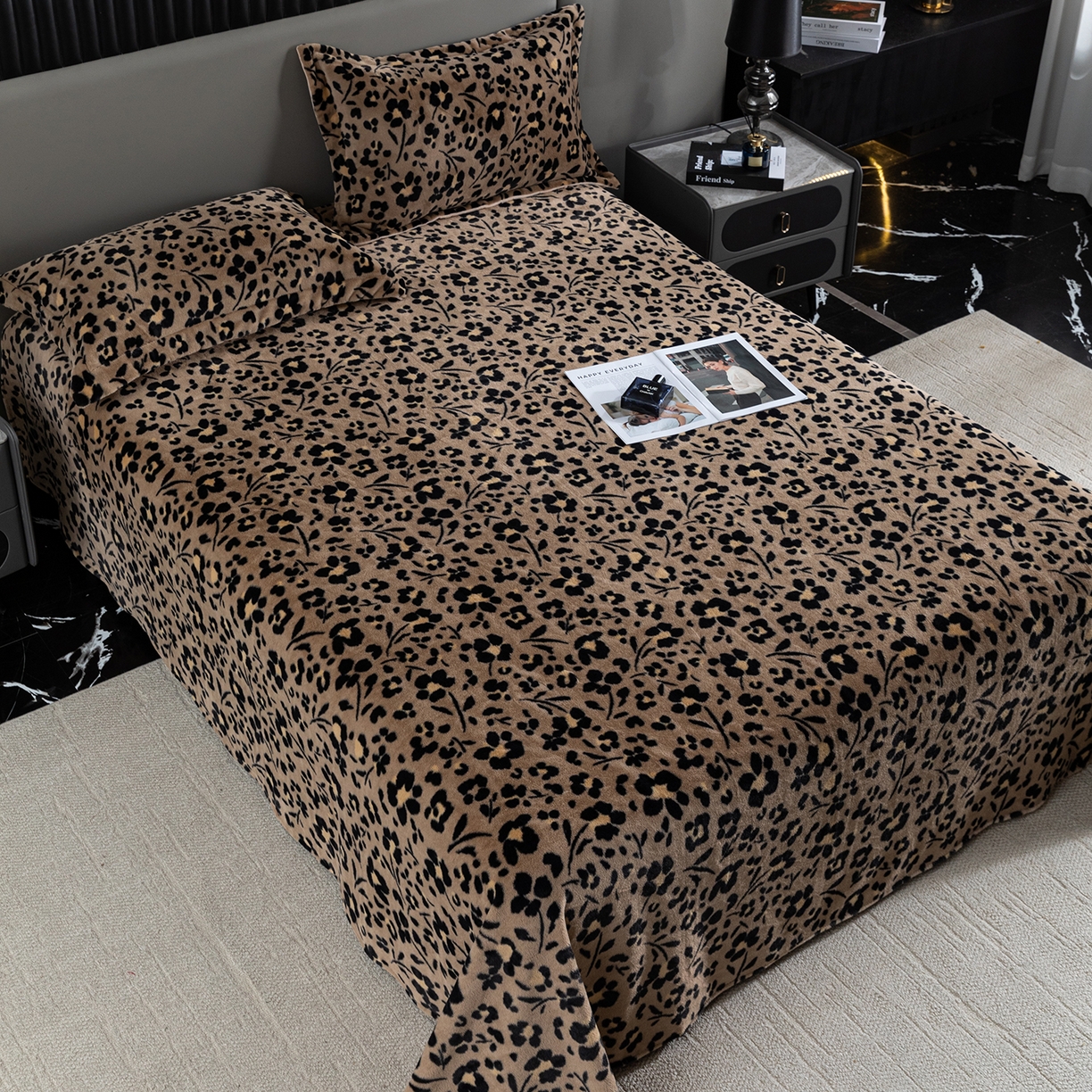 91家纺网 家纺一手货源 找家纺 锦罗绣 2025新款全消光兔绒300克牛奶绒床单 享乐一生