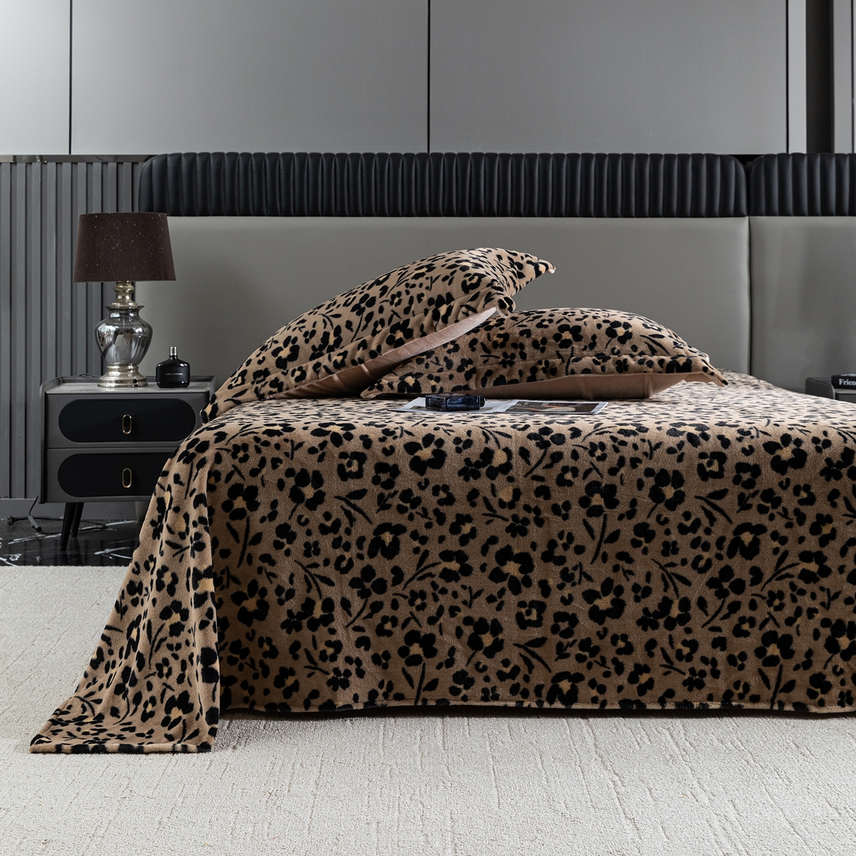 91家纺网 家纺一手货源 找家纺 锦罗绣 2025新款全消光兔绒300克牛奶绒床单 享乐一生