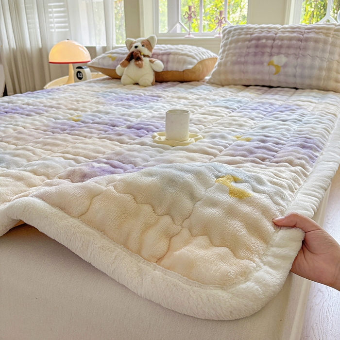 91家纺网 家纺一手货源 找家纺 2025新款印花泡泡兔毛绒床垫学生宿舍床褥软垫 彩色星空