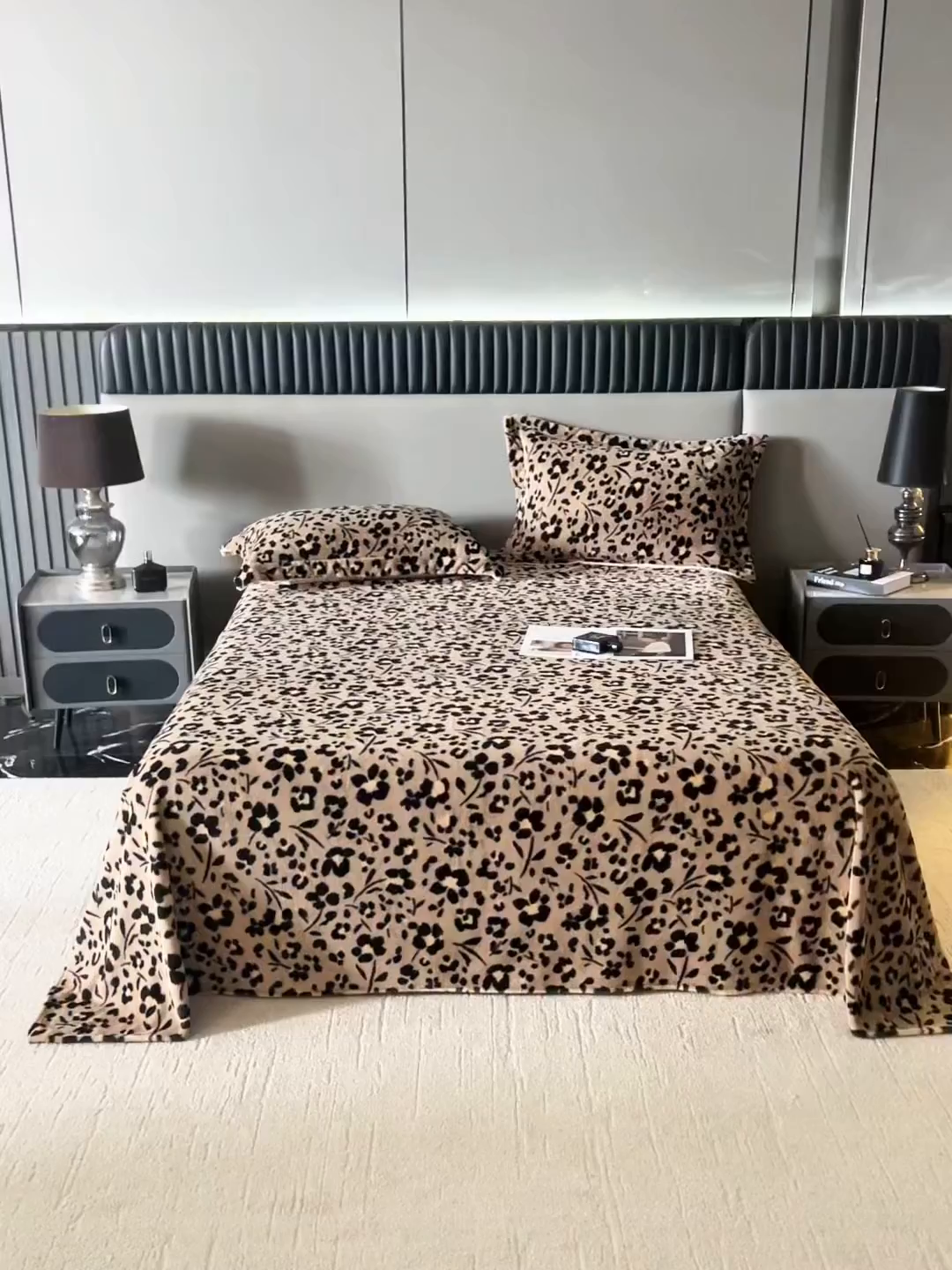 91家纺网 家纺一手货源 找家纺 锦罗绣 2025新款全消光兔绒300克牛奶绒床单 享乐一生