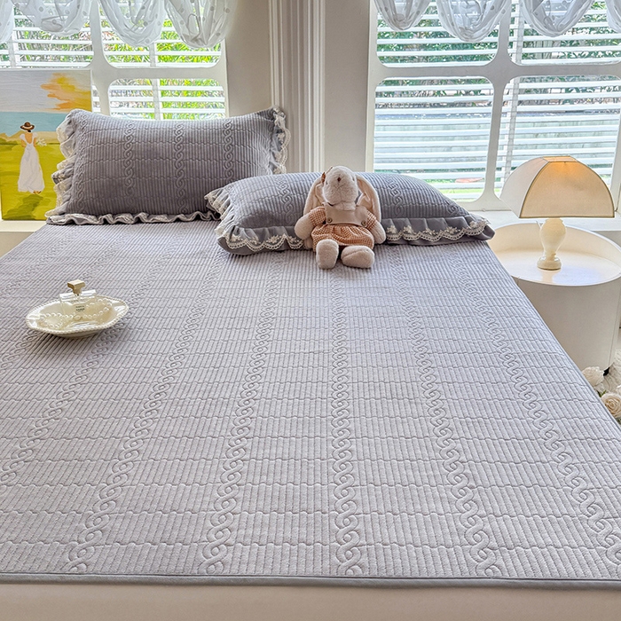 91家纺网 家纺一手货源 找家纺 （总）美达家纺 2025新款牛奶绒纯色夹棉床垫（可定制）