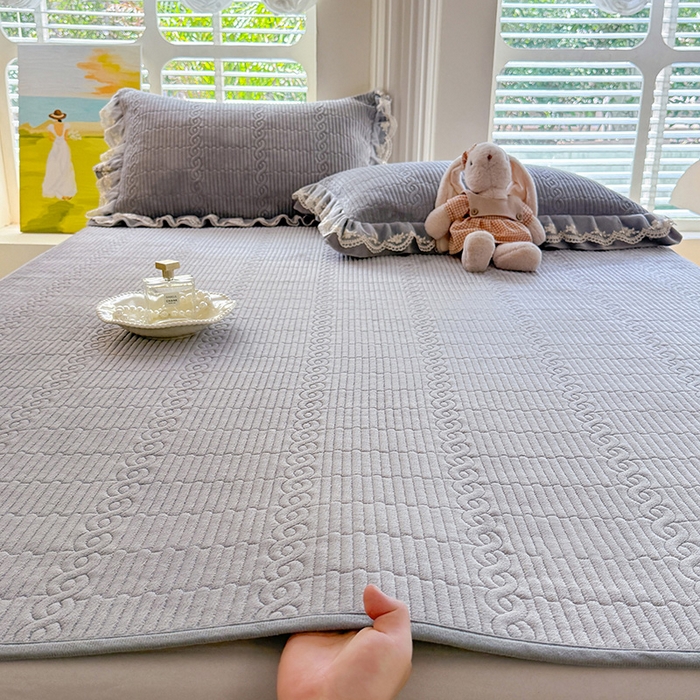 91家纺网 家纺一手货源 找家纺 （总）美达家纺 2025新款牛奶绒纯色夹棉床垫（可定制）