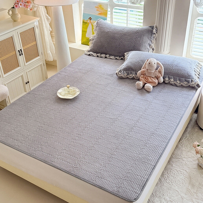 91家纺网 家纺一手货源 找家纺 （总）美达家纺 2025新款牛奶绒纯色夹棉床垫（可定制）