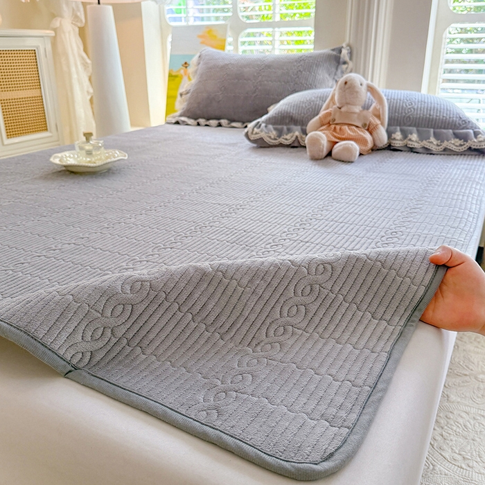 91家纺网 家纺一手货源 找家纺 （总）美达家纺 2025新款牛奶绒纯色夹棉床垫（可定制）