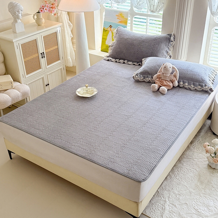 91家纺网 家纺一手货源 找家纺 （总）美达家纺 2025新款牛奶绒纯色夹棉床垫（可定制）