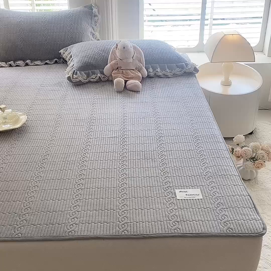 91家纺网 家纺一手货源 找家纺 （总）美达家纺 2025新款牛奶绒纯色夹棉床垫（可定制）