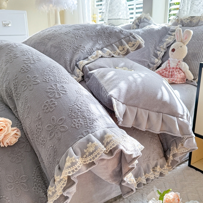 91家纺网 家纺一手货源 找家纺 （总）美达家纺 2025新款牛奶绒雕花系列床单四件套