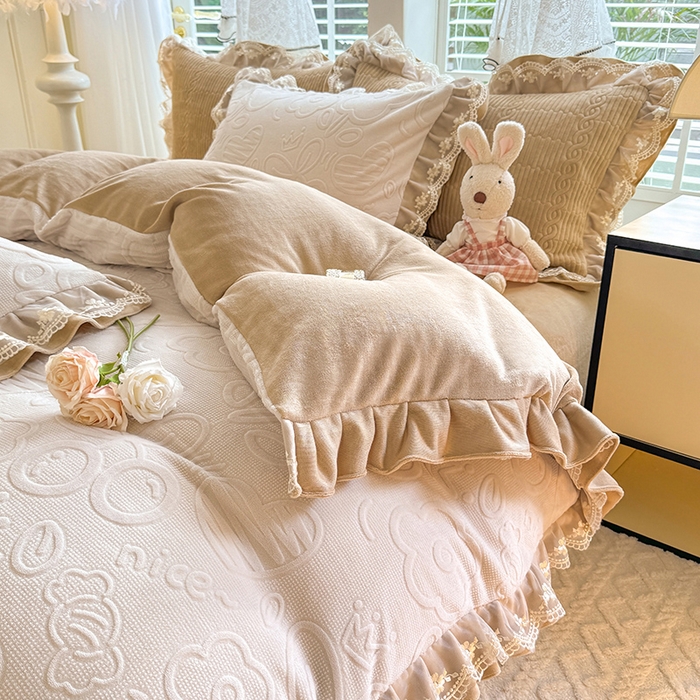 91家纺网 家纺一手货源 找家纺 （总）美达家纺 2025新款牛奶绒雕花系列床单四件套