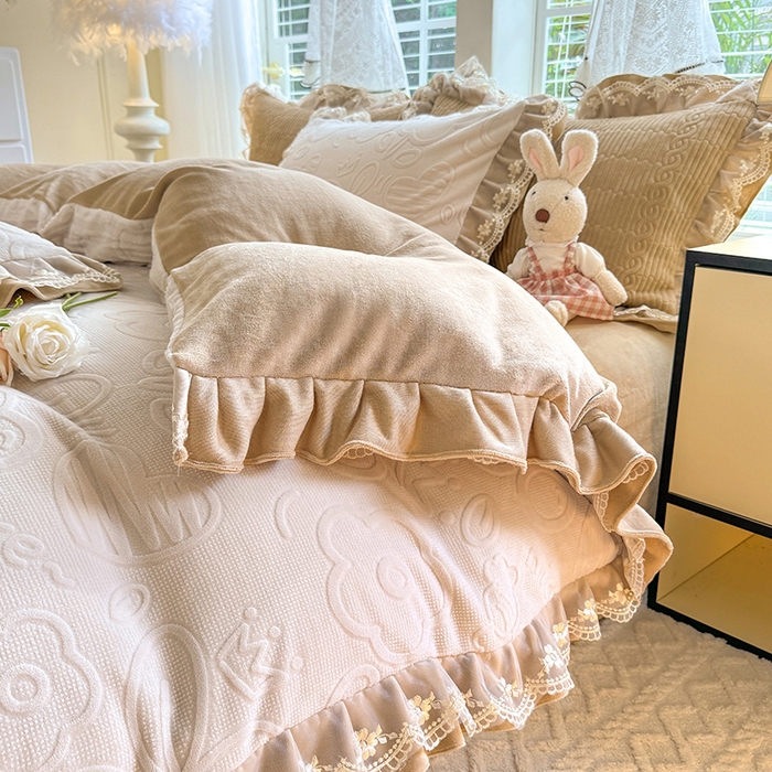 91家纺网 家纺一手货源 找家纺 （总）美达家纺 2025新款牛奶绒雕花系列床单四件套