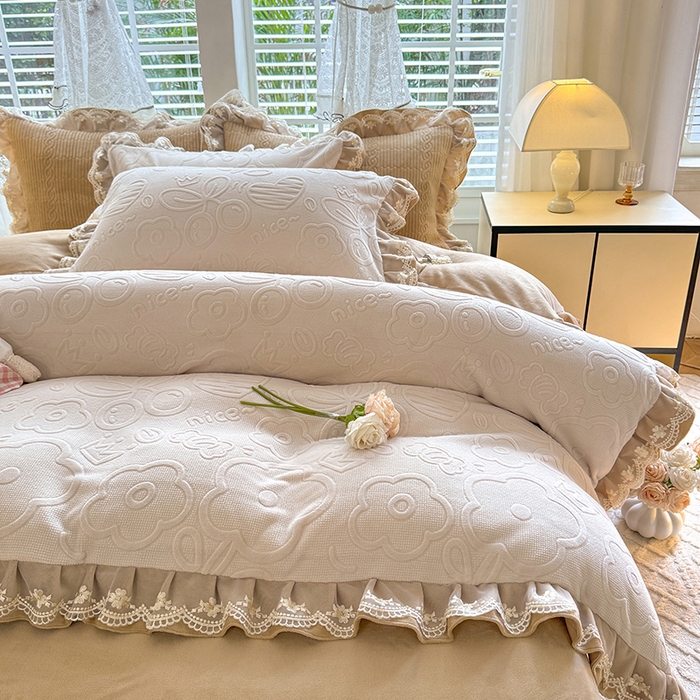 91家纺网 家纺一手货源 找家纺 （总）美达家纺 2025新款牛奶绒雕花系列床单四件套