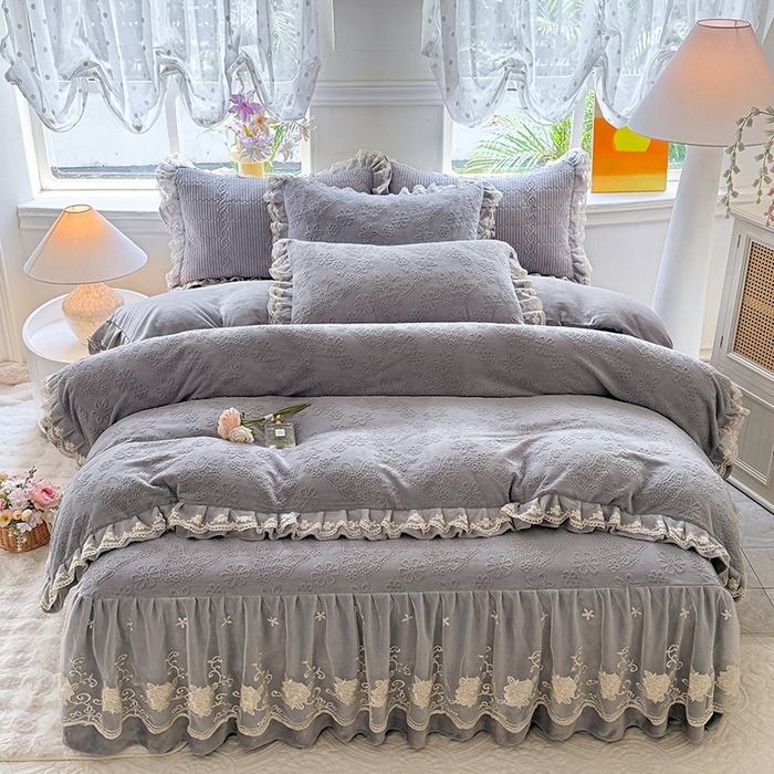 91家纺网 家纺一手货源 找家纺 （总）美达家纺 2025新款牛奶绒雕花系列床裙四件套（可定制）