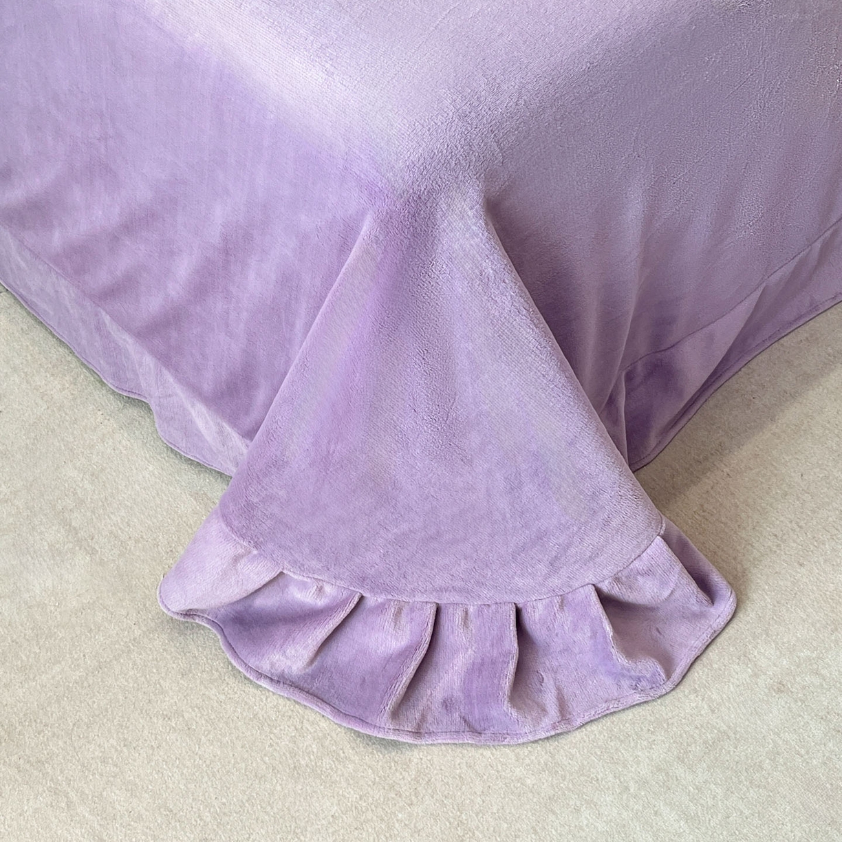 91家纺网 家纺一手货源 找家纺 爱家（原缔乐家纺） 2025新款A类牛奶雕花绒四件套系列 维多利梦幻紫