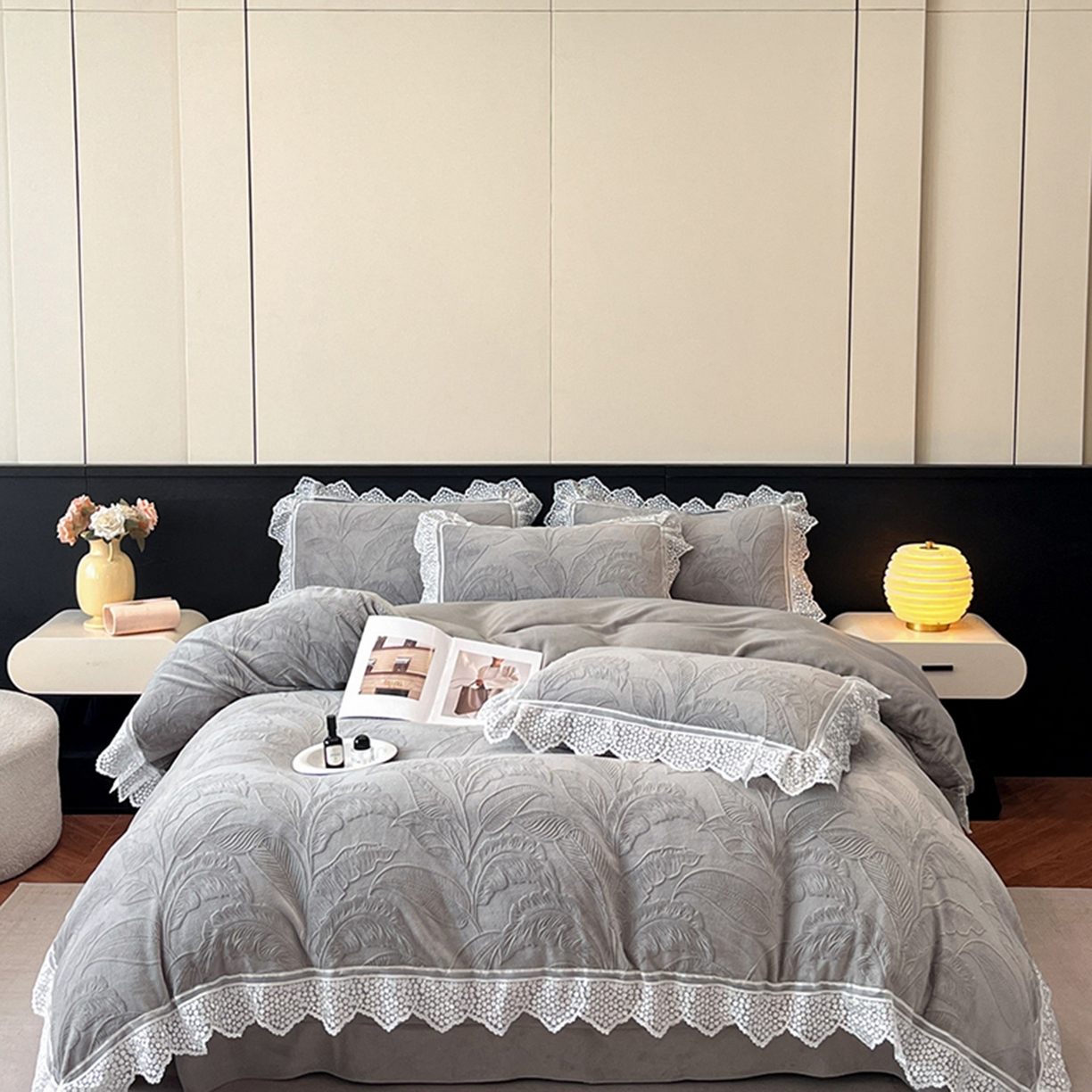 91家纺网 家纺一手货源 找家纺 爱家（原缔乐家纺） 2025新款A类牛奶雕花绒四件套系列 海岛热恋-高雅灰