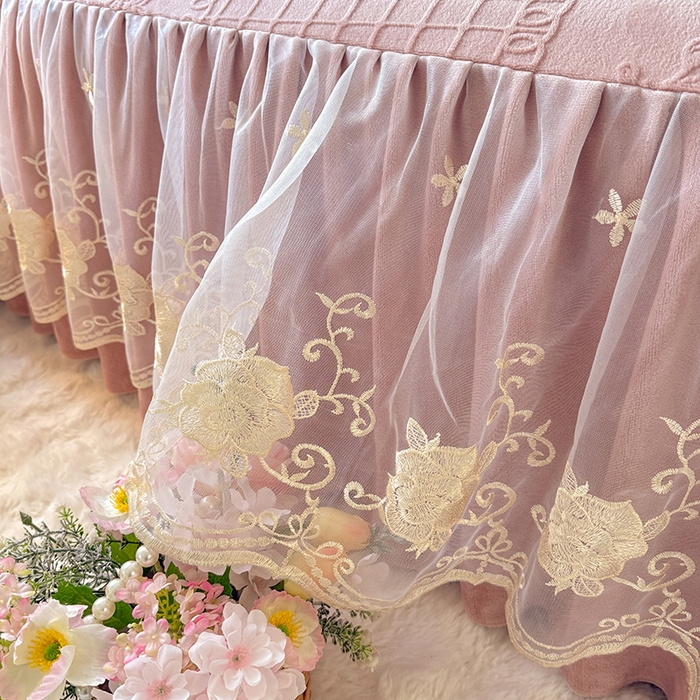 91家纺网 家纺一手货源 找家纺 美达家纺 2025新款牛奶绒雕花系列床裙四件套 床裙-丝丝如花-皮粉