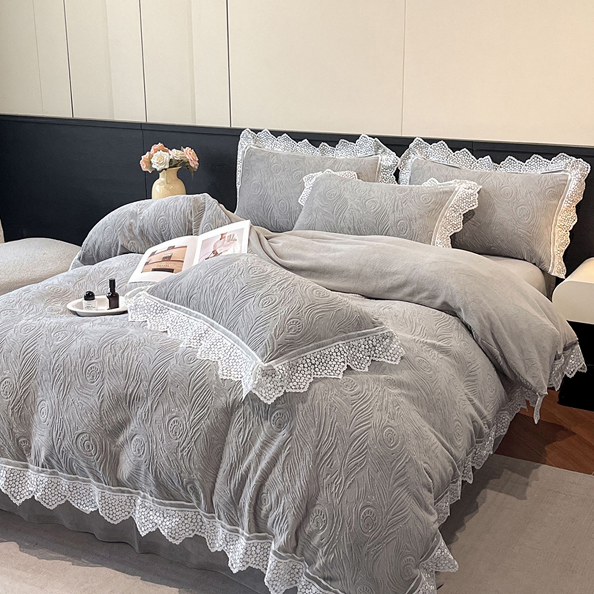 91家纺网 家纺一手货源 找家纺 爱家（原缔乐家纺） 2025新款A类牛奶雕花绒四件套系列 锦羽-高雅灰