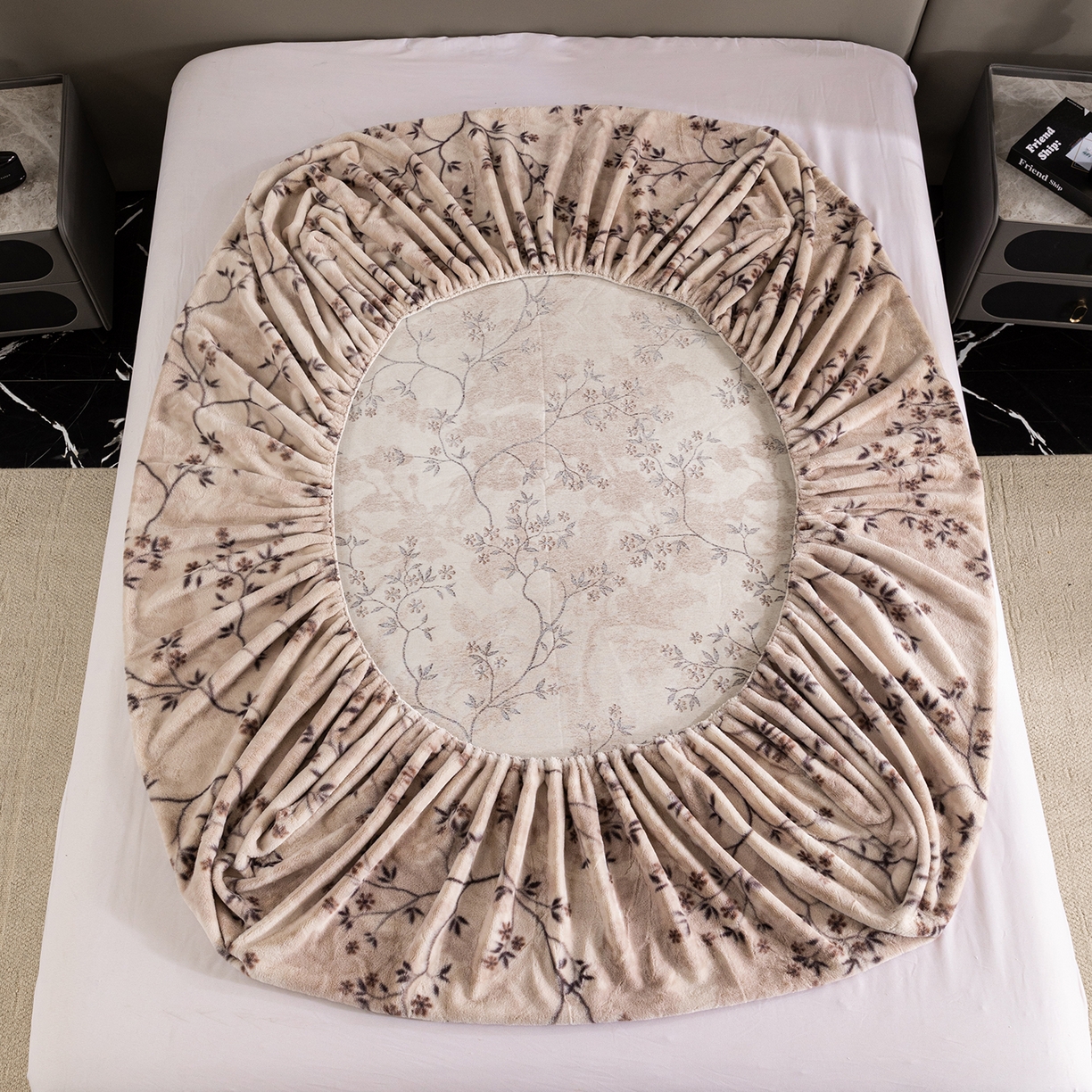 91家纺网 家纺一手货源 找家纺 锦罗绣 2025新款全消光兔绒300克牛奶绒床笠 好眠时刻