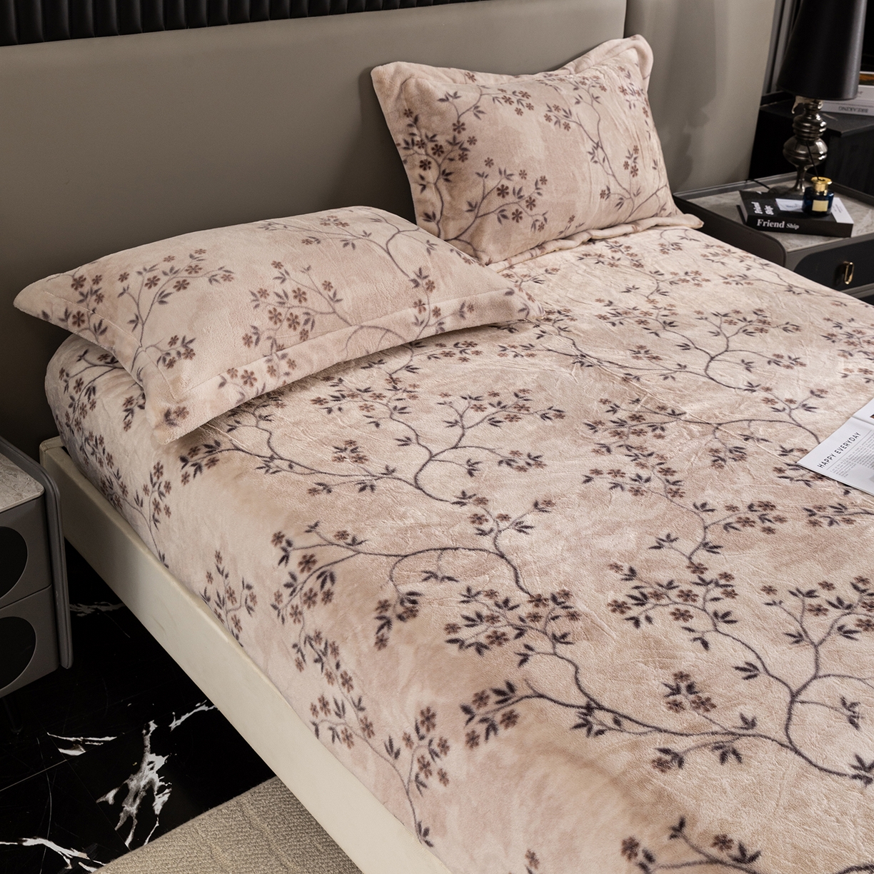 91家纺网 家纺一手货源 找家纺 锦罗绣 2025新款全消光兔绒300克牛奶绒床笠 好眠时刻