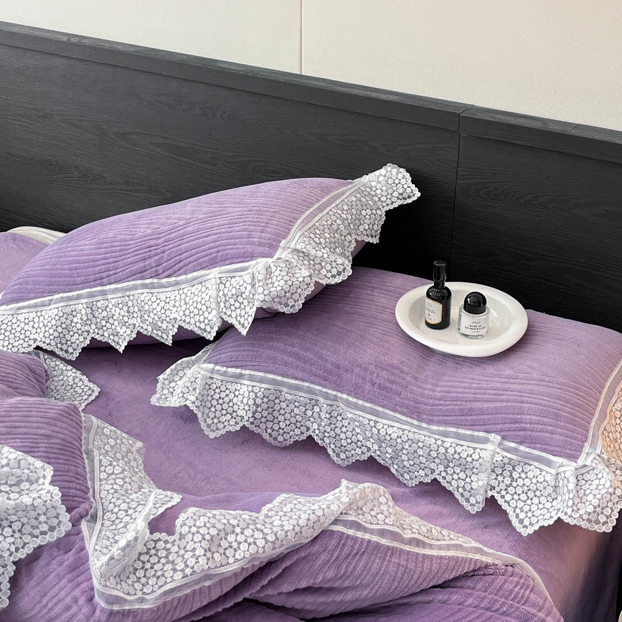 91家纺网 家纺一手货源 找家纺 爱家（原缔乐家纺） 2025新款A类牛奶雕花绒四件套系列 维多利梦幻紫
