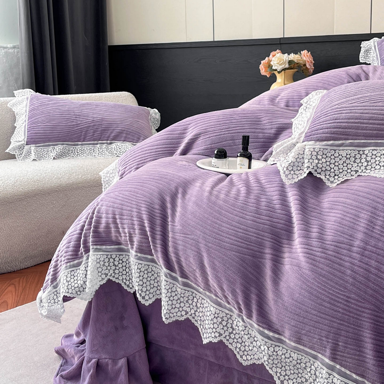 91家纺网 家纺一手货源 找家纺 爱家（原缔乐家纺） 2025新款A类牛奶雕花绒四件套系列 维多利梦幻紫