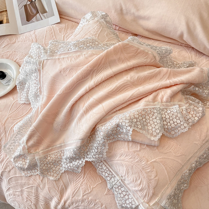 91家纺网 家纺一手货源 找家纺 爱家（原缔乐家纺） 2025新款A类牛奶雕花绒四件套系列 海岛热恋公主粉