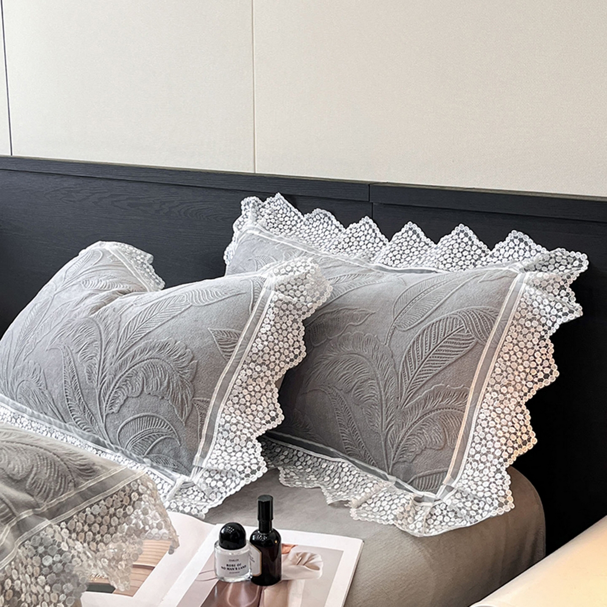 91家纺网 家纺一手货源 找家纺 爱家（原缔乐家纺） 2025新款A类牛奶雕花绒四件套系列 海岛热恋-高雅灰