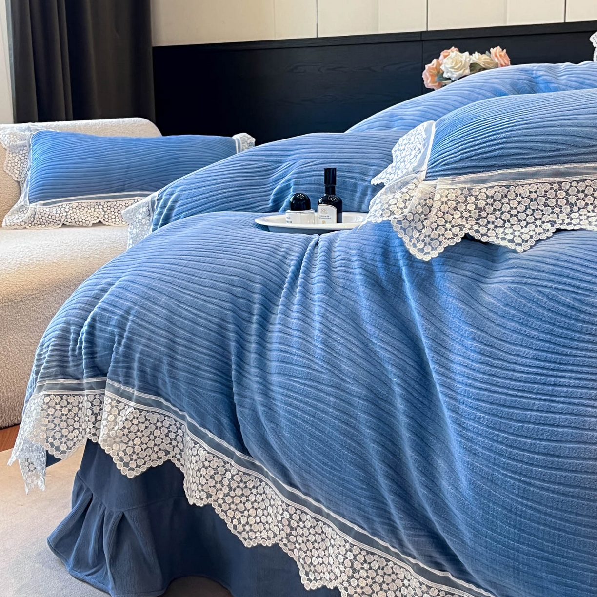 91家纺网 家纺一手货源 找家纺 爱家（原缔乐家纺） 2025新款A类牛奶雕花绒四件套系列 维多利-宾利兰