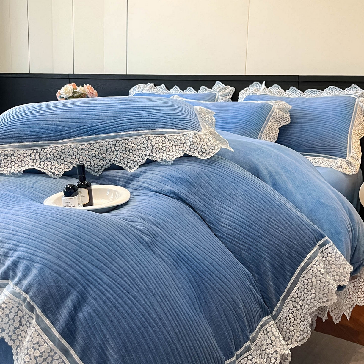 91家纺网 家纺一手货源 找家纺 爱家（原缔乐家纺） 2025新款A类牛奶雕花绒四件套系列 维多利-宾利兰