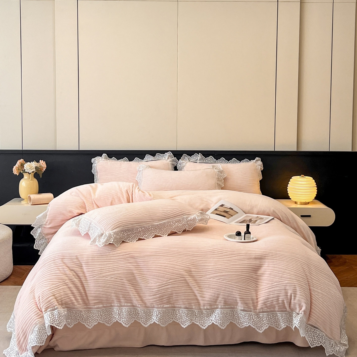 91家纺网 家纺一手货源 找家纺 爱家（原缔乐家纺） 2025新款A类牛奶雕花绒四件套系列 维多利公主粉