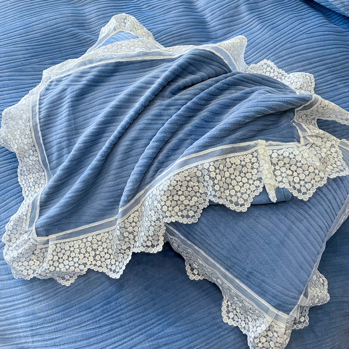 91家纺网 家纺一手货源 找家纺 爱家（原缔乐家纺） 2025新款A类牛奶雕花绒四件套系列 维多利-宾利兰