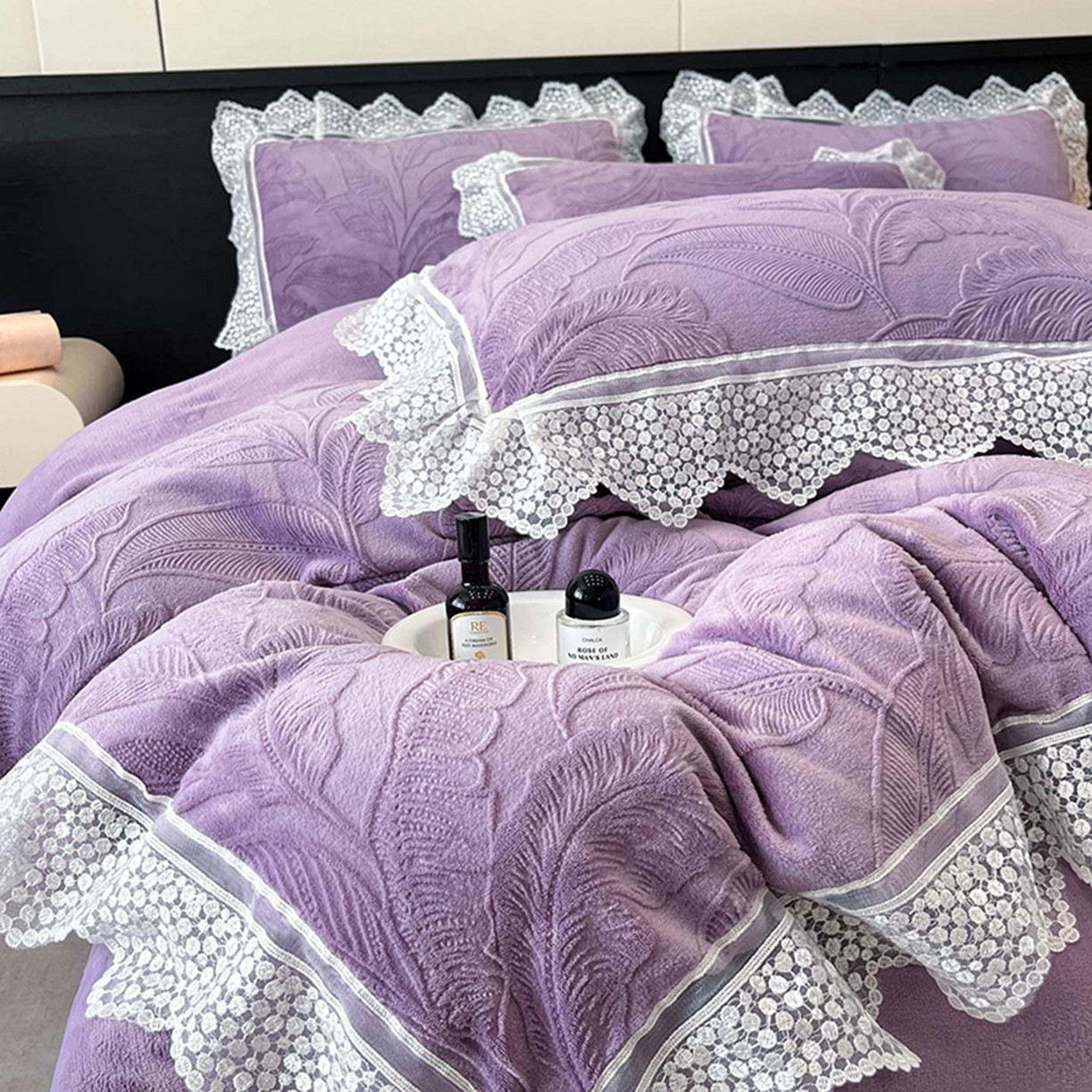 91家纺网 家纺一手货源 找家纺 爱家（原缔乐家纺） 2025新款A类牛奶雕花绒四件套系列 海岛热恋梦幻紫