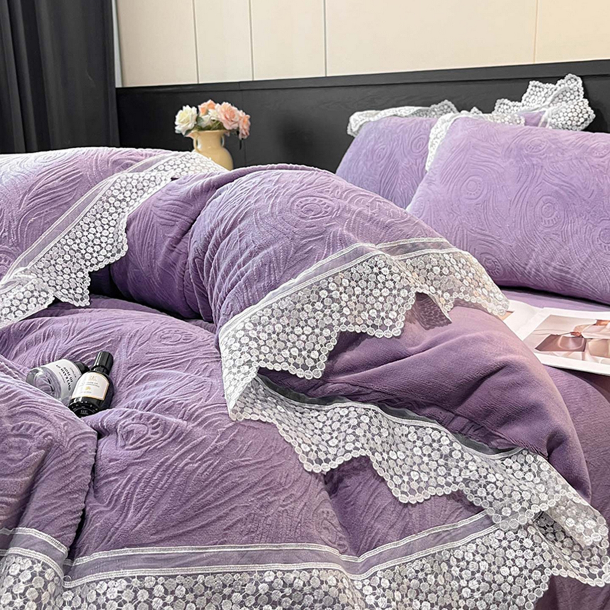 91家纺网 家纺一手货源 找家纺 爱家（原缔乐家纺） 2025新款A类牛奶雕花绒四件套系列 锦羽-梦幻紫