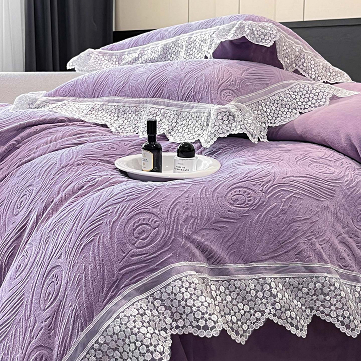 91家纺网 家纺一手货源 找家纺 爱家（原缔乐家纺） 2025新款A类牛奶雕花绒四件套系列 锦羽-梦幻紫