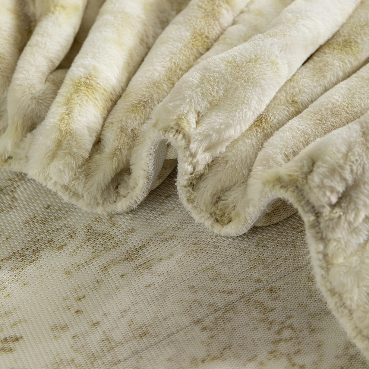 91家纺网 家纺一手货源 找家纺 锦罗绣 2025新款全消光兔绒300克牛奶绒床笠 绿野仙踪