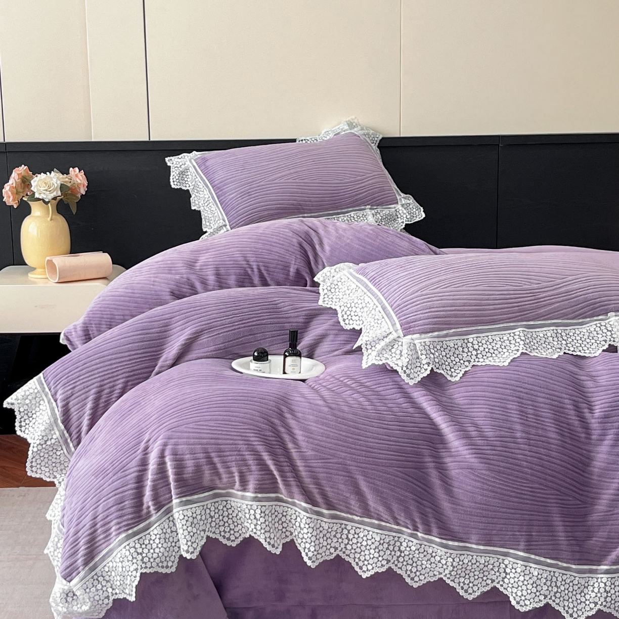 91家纺网 家纺一手货源 找家纺 爱家（原缔乐家纺） 2025新款A类牛奶雕花绒四件套系列 维多利梦幻紫