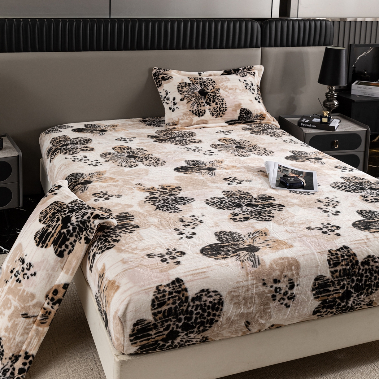 91家纺网 家纺一手货源 找家纺 锦罗绣 2025新款全消光兔绒300克牛奶绒床笠 满园金色