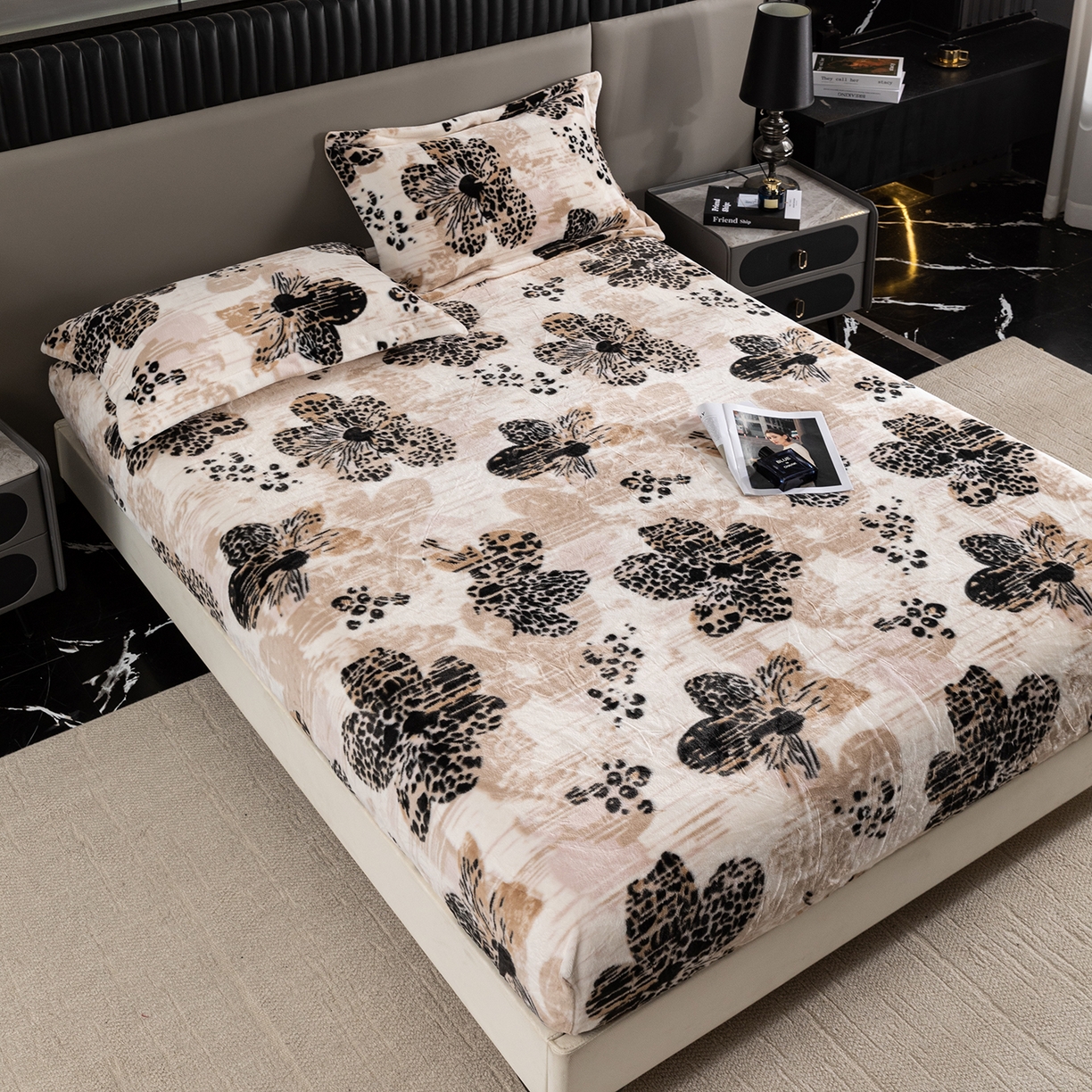 91家纺网 家纺一手货源 找家纺 锦罗绣 2025新款全消光兔绒300克牛奶绒床笠 满园金色