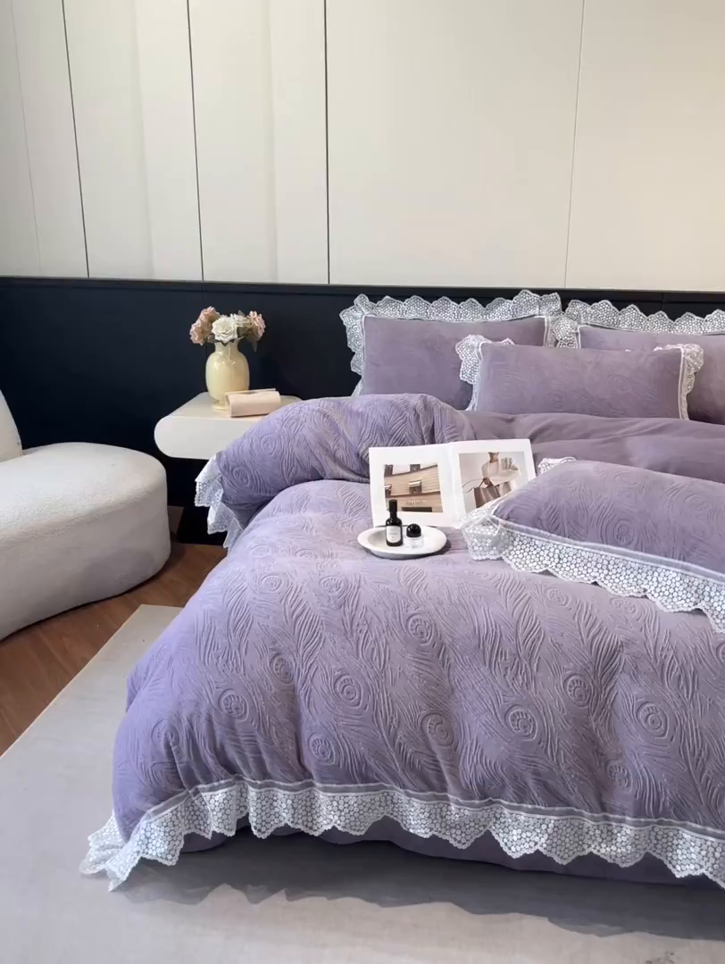 91家纺网 家纺一手货源 找家纺 爱家（原缔乐家纺） 2025新款A类牛奶雕花绒四件套系列 锦羽-梦幻紫