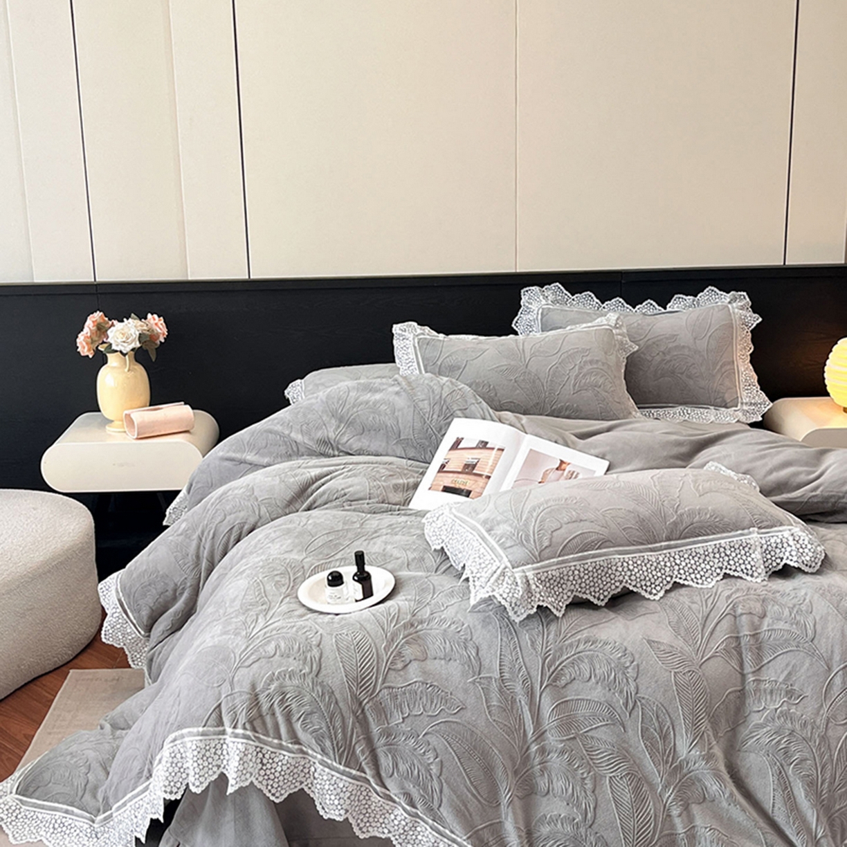 91家纺网 家纺一手货源 找家纺 爱家（原缔乐家纺） 2025新款A类牛奶雕花绒四件套系列 海岛热恋-高雅灰