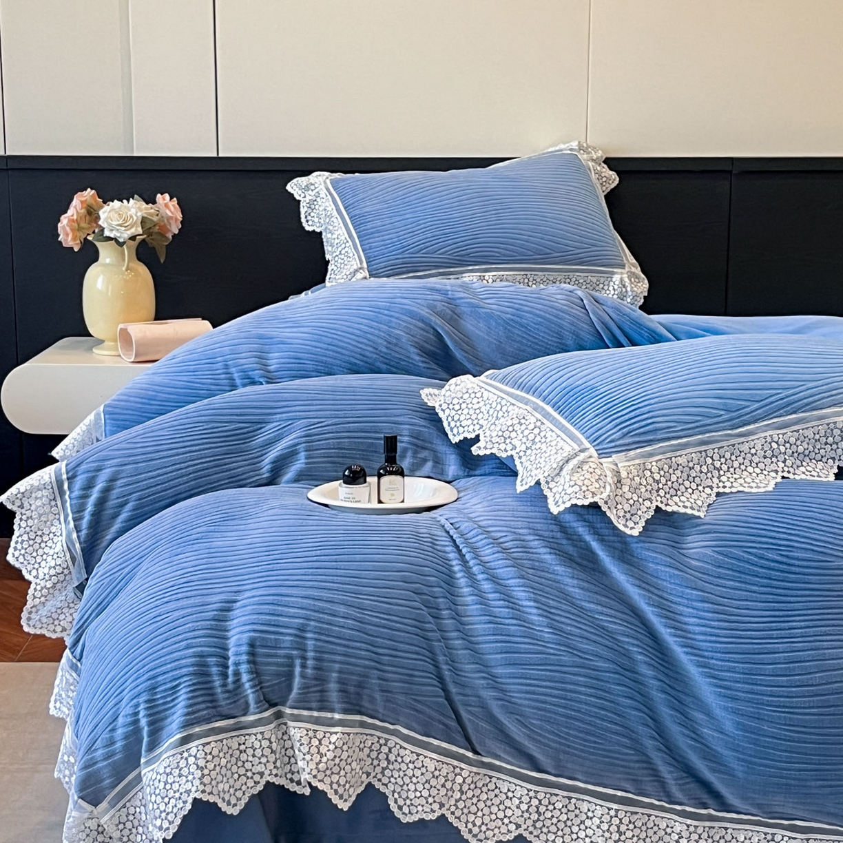 91家纺网 家纺一手货源 找家纺 爱家（原缔乐家纺） 2025新款A类牛奶雕花绒四件套系列 维多利-宾利兰