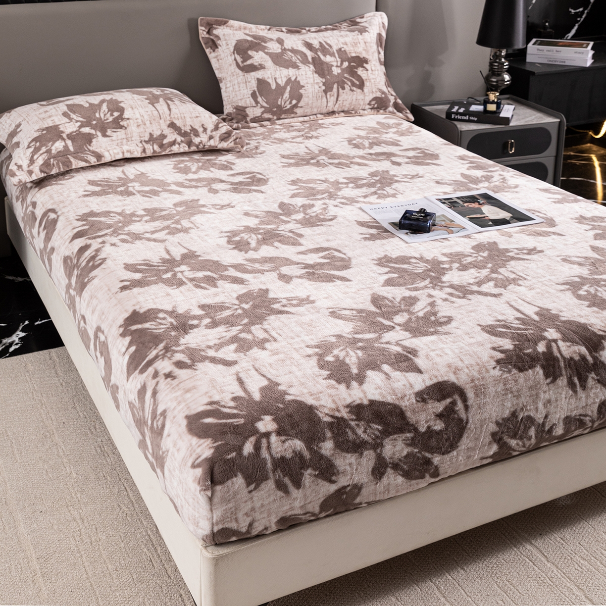 91家纺网 家纺一手货源 找家纺 锦罗绣 2025新款全消光兔绒300克牛奶绒床笠 山水一色