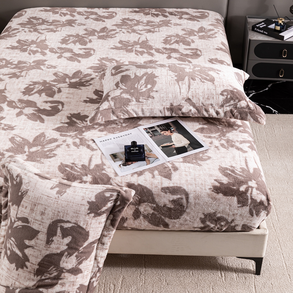 91家纺网 家纺一手货源 找家纺 锦罗绣 2025新款全消光兔绒300克牛奶绒床笠 山水一色