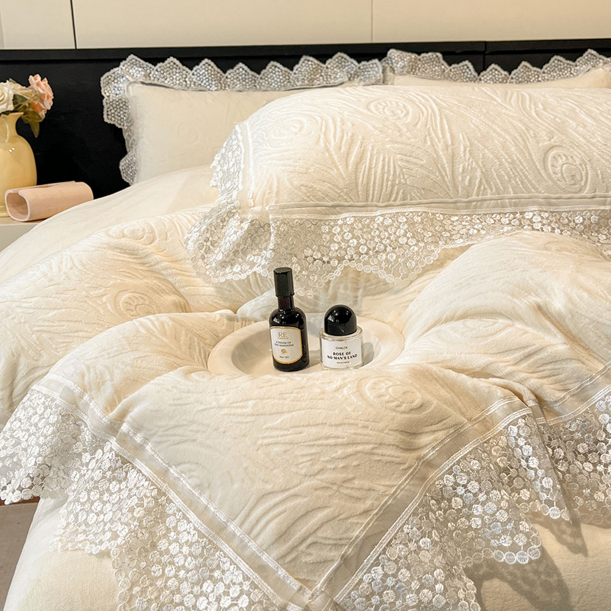 爱家（原缔乐家纺） 2025新款A类牛奶雕花绒四件套系列 锦羽-奶昔白