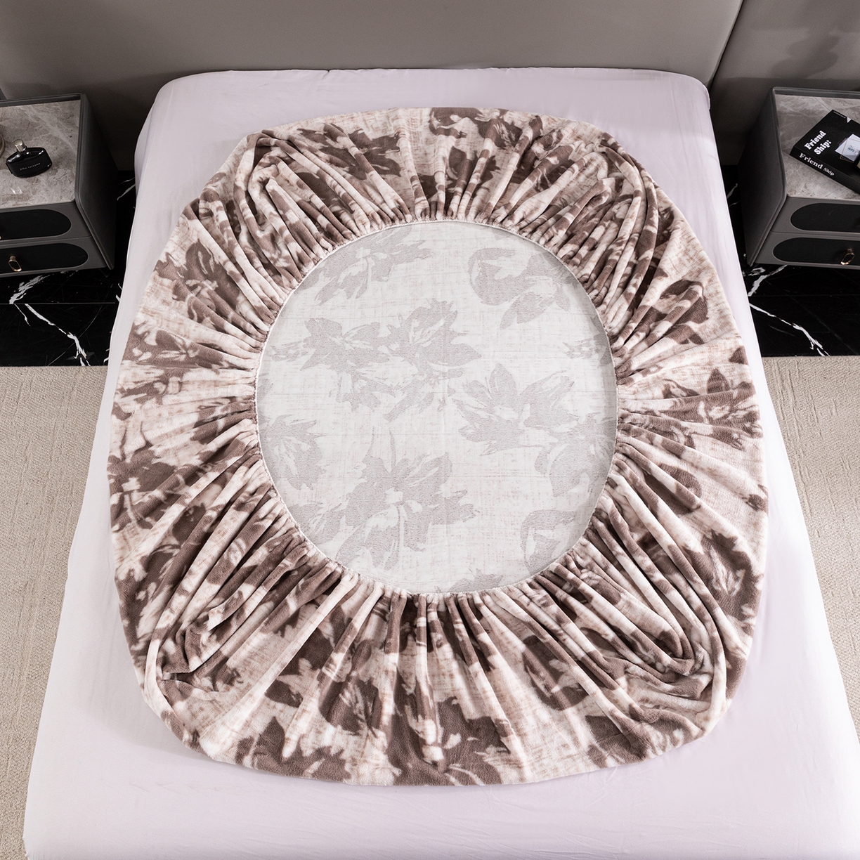 91家纺网 家纺一手货源 找家纺 锦罗绣 2025新款全消光兔绒300克牛奶绒床笠 山水一色