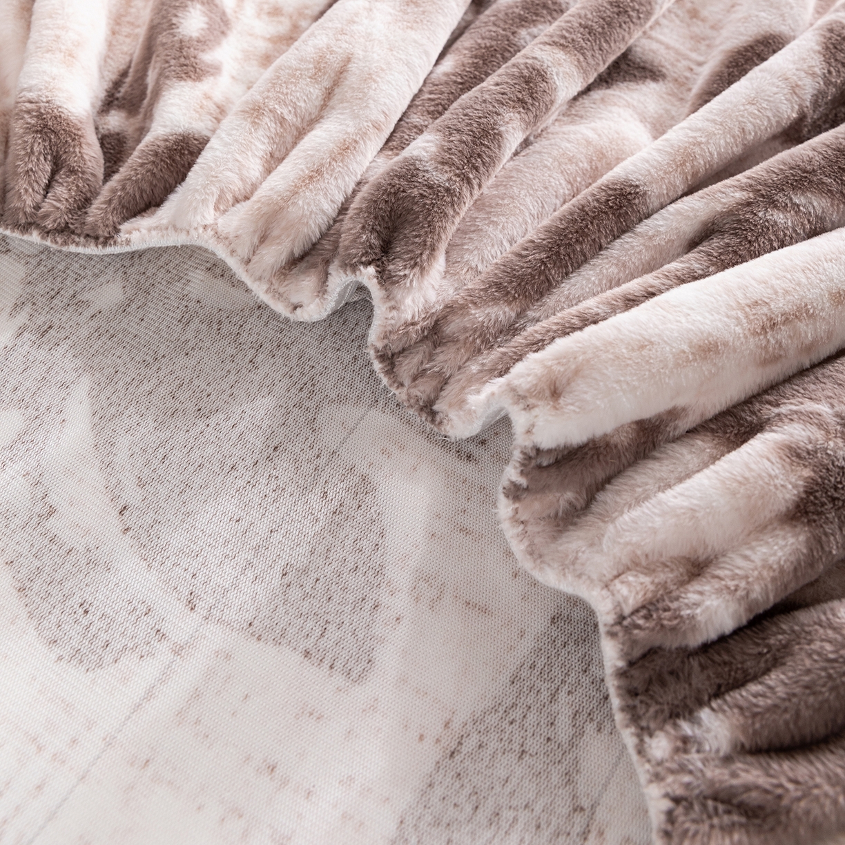 91家纺网 家纺一手货源 找家纺 锦罗绣 2025新款全消光兔绒300克牛奶绒床笠 山水一色